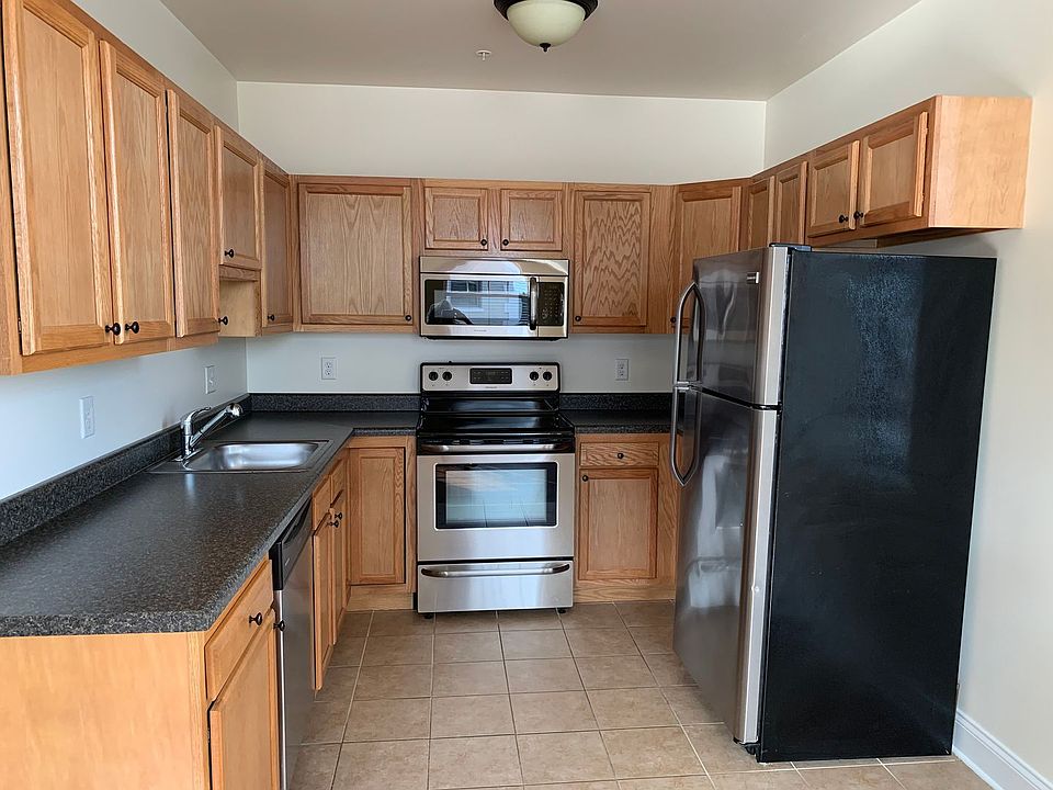 1st image of 21 Bay St APT 401