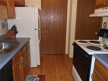 3rd image of 75 Monmouth Dr