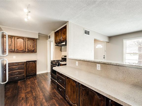 4th image of 2927 Materhorn Dr