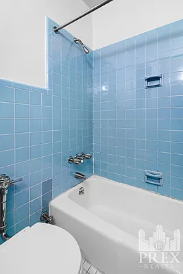 Bathroom, photo 1