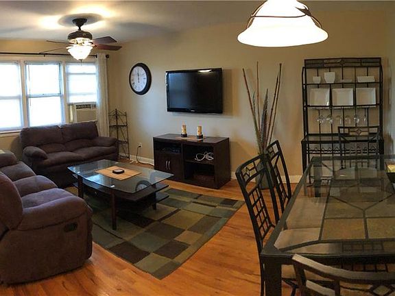3rd image of 146 Underhill Ave APT 2B