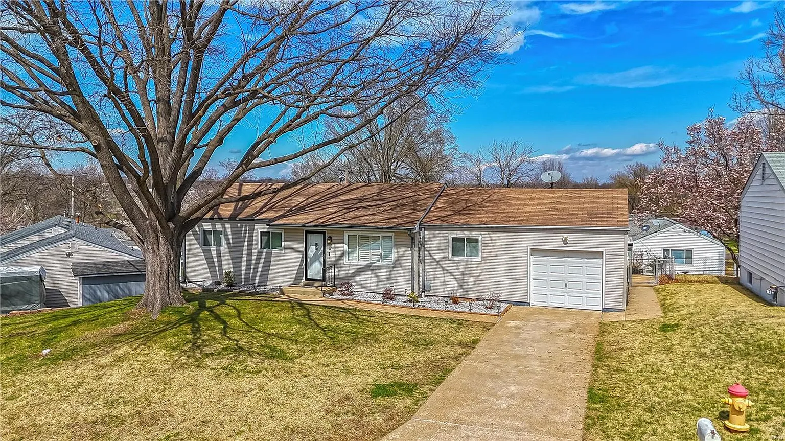 111 E Donaldson Dr photo 1