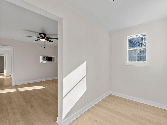 2nd image of 2833 Hazel St