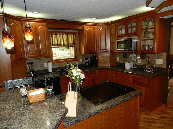4th image of 17641 W 130th St