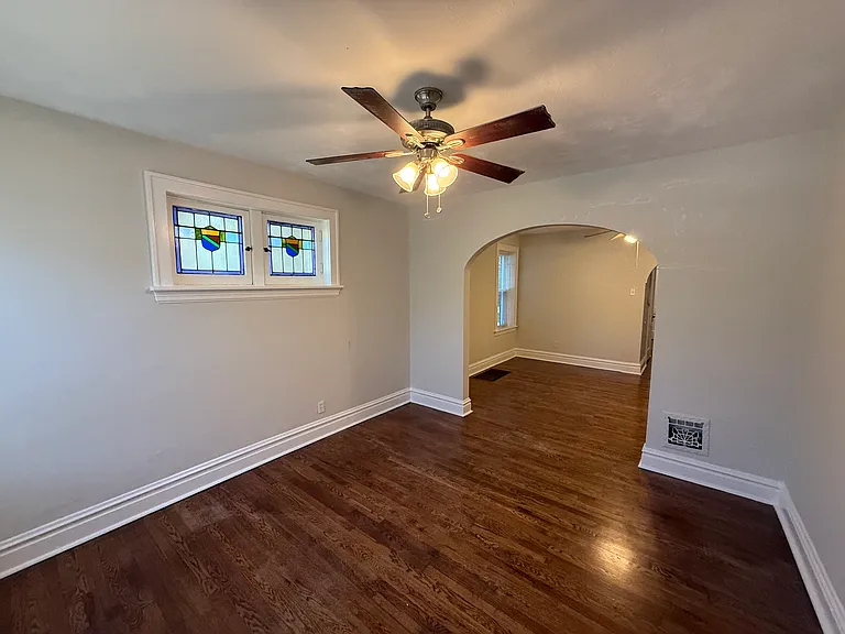 1634 Yale Ave #1634 — Photo 2