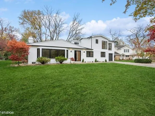 2045 Heather Ter, Northfield, IL 60093