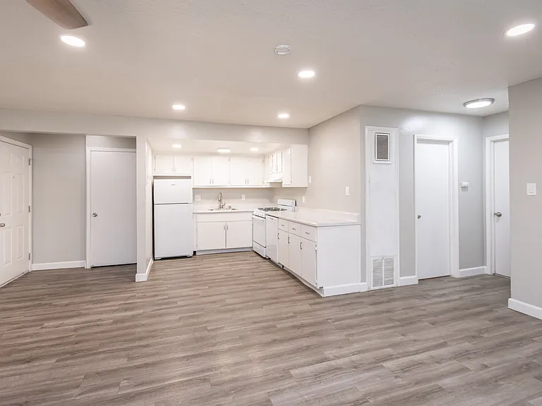 2 Bedroom Livingroom
