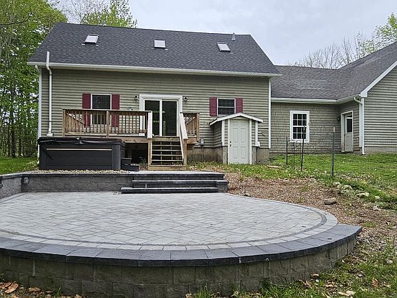 4th image of 130 Middle Road