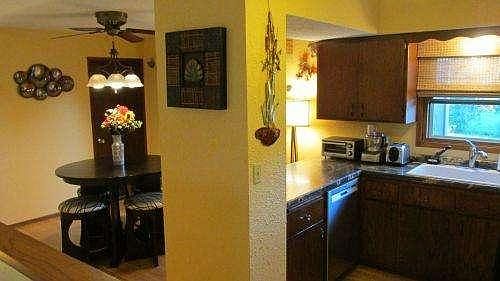 Large Eat-In Kitchen