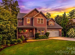 4 Old Bridge Cir, Fairview, NC 28730