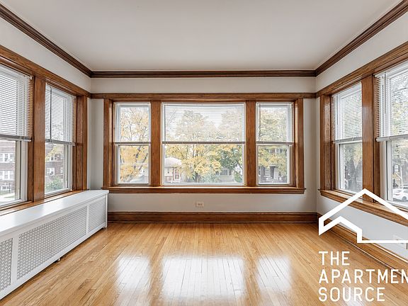 4th image of 2056 N Lawler Ave #2S