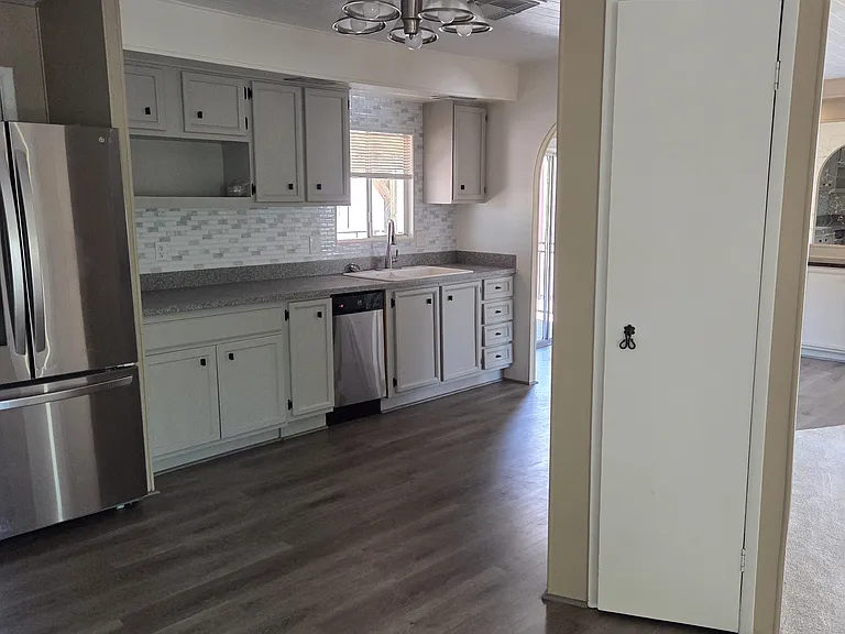 735 Sunshine Ln — Photo 10