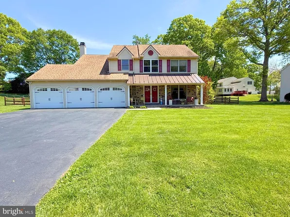 4317 Trophy Dr, Upper Chichester, PA 19061