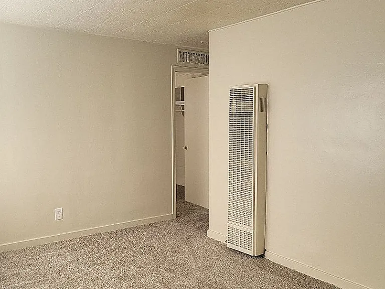 913 Willow St — Photo 3