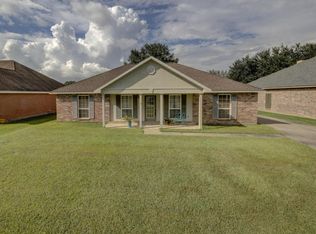 107 Kirkwood Ln, Youngsville, LA 70592