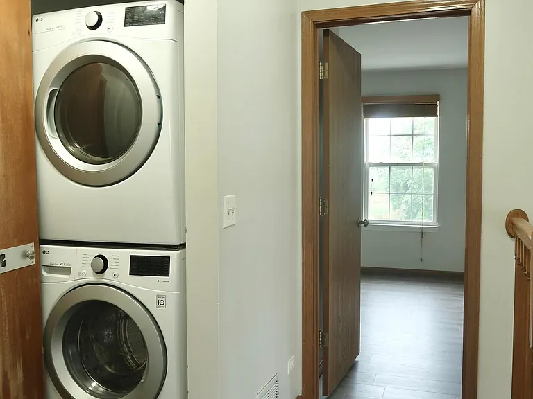 Washer & dryer on second floor.
