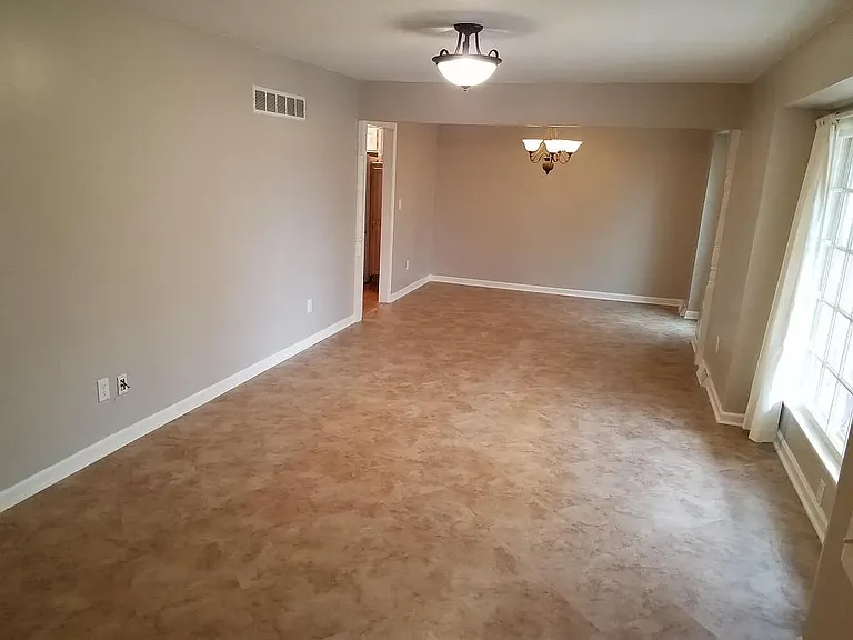 4940 Flint St — Photo 3