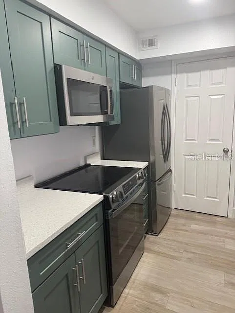 2 bed, 2.0 bath, 894 sqft, $3,950 — Photo 4