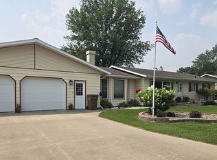 810 Westwood Ave, Larimore, ND 58251