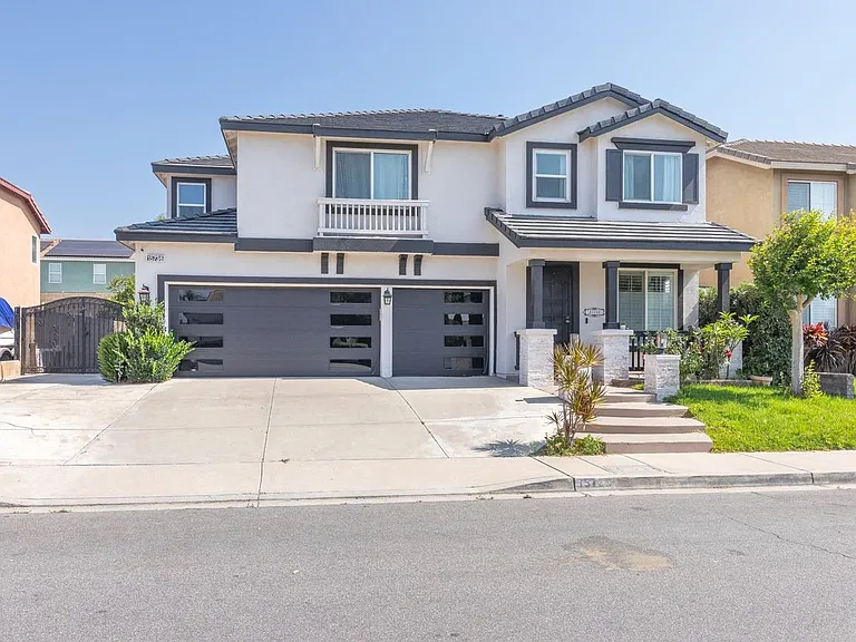 15736 Home Ct — Photo 2