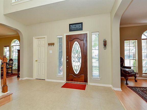 3rd image of 406 Crestridge Dr