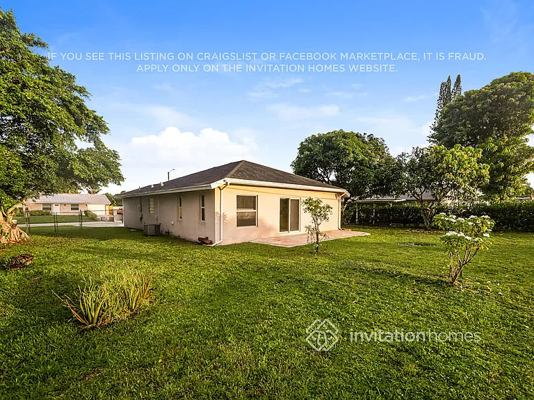 1660 E Breezy Ln — Photo 13