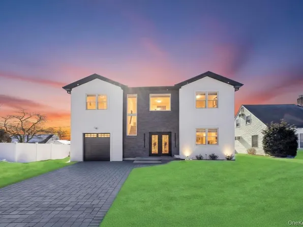 62 Haven Lane, Levittown, NY 11756