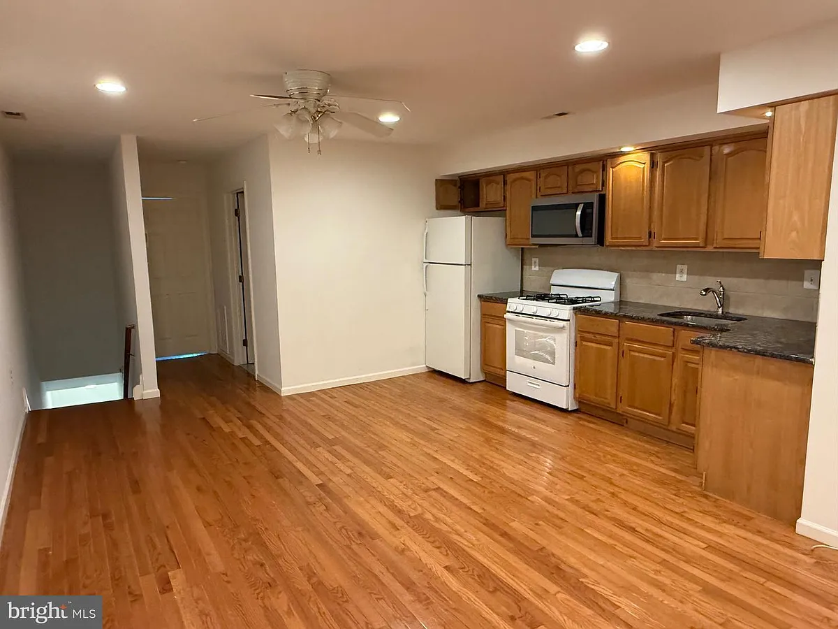 Building Photo - 4304 Lancaster Ave #2