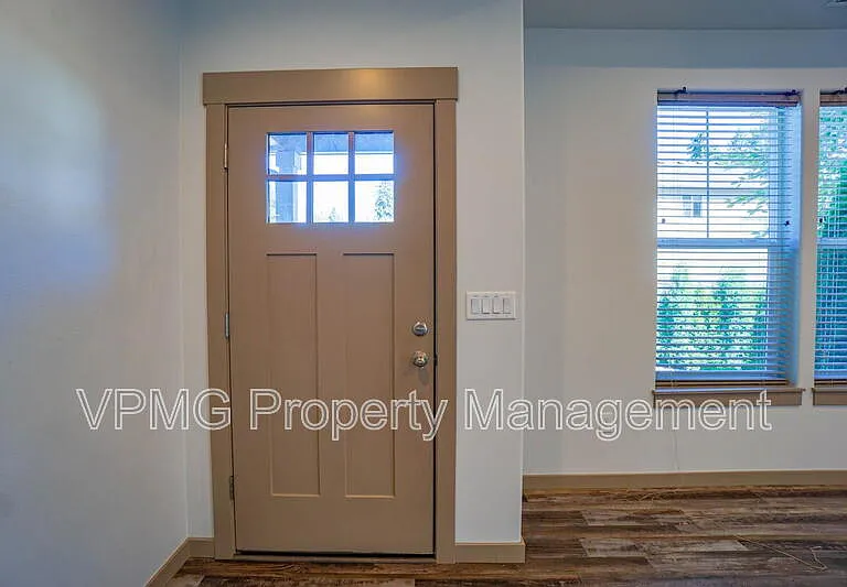 13801 NE 33rd Cir — Photo 5