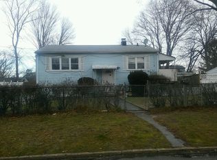 35 Rosewood St, Central Islip, NY 11722
