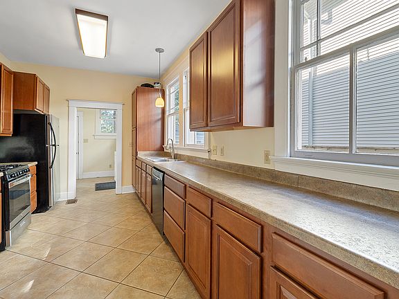 4th image of 2518 Joseph St