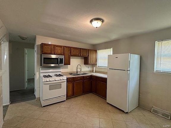3rd image of 1721 Cargill Dr