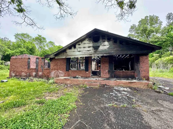 3950 Newcastle Dr, Bolivar, TN 38008