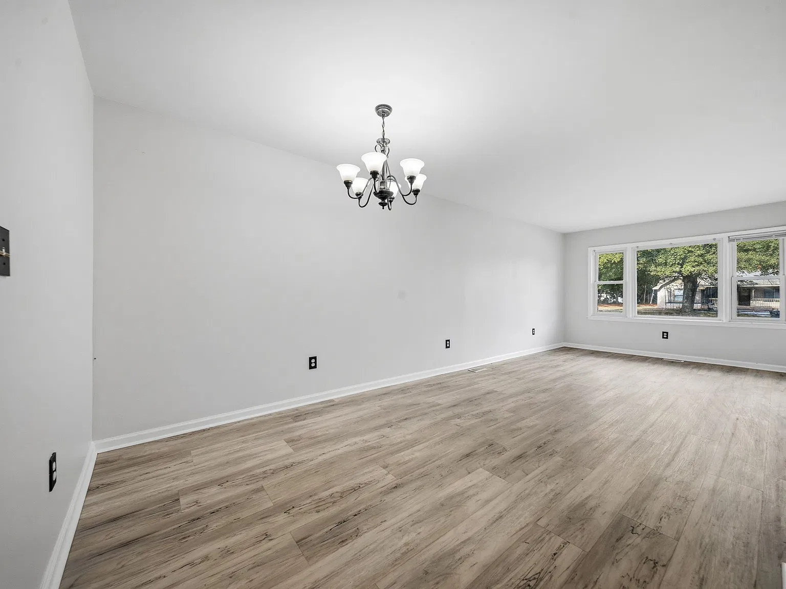 2 bed, 900 sqft, $1,500 — Photo 3