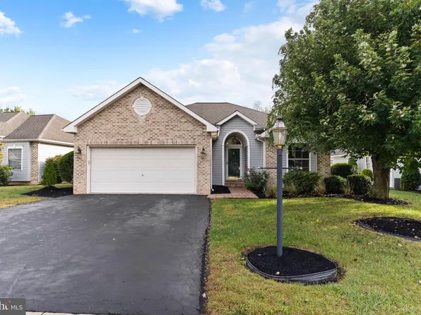 8 Longwood Dr, Mechanicsburg, PA 17050