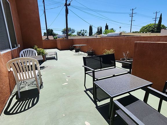 3rd image of 1307 N Alexandria Ave APT 4