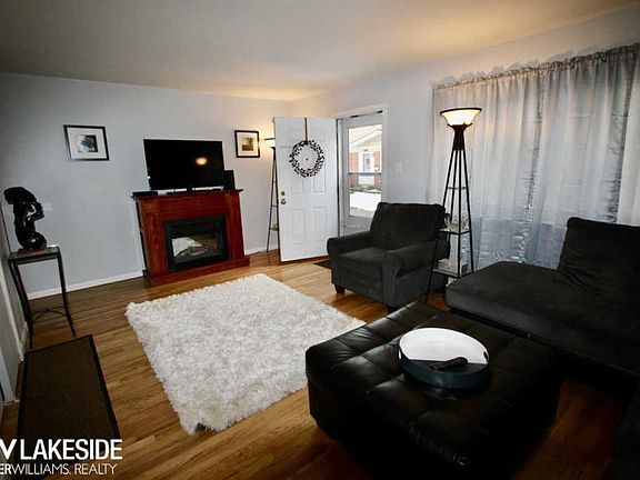 3rd image of 25740 Cambridge Ct