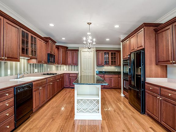 3rd image of 6543 Enclave Dr #1