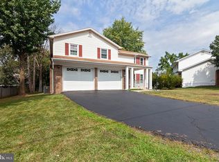 13902 Poplar Tree Rd, Chantilly, VA 20151