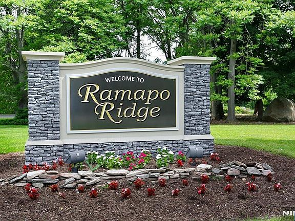 2nd image of 607 Glasmere Rd