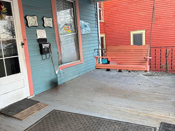 3rd image of 420 W 1st St