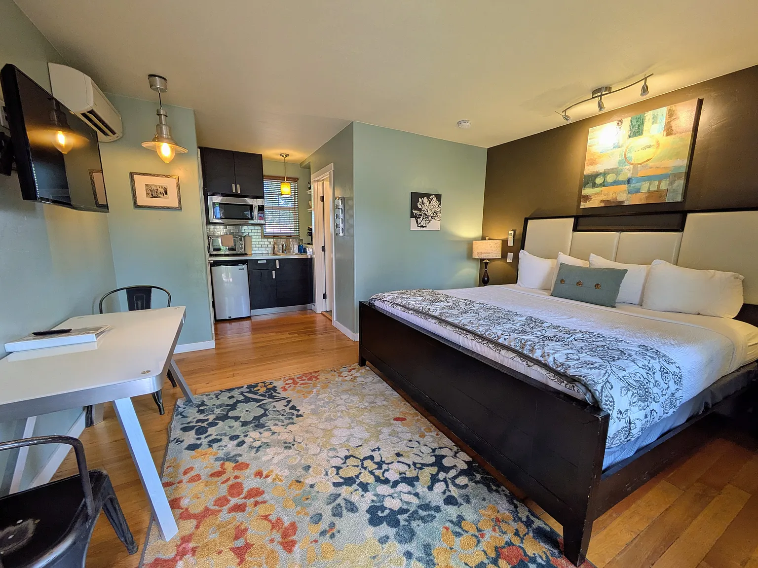 Studio, 300 sqft, $900 — Photo 3