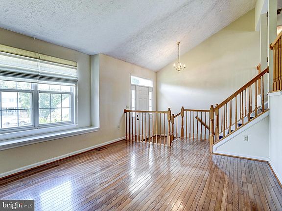 3rd image of 10389 Chamberlin Ct E