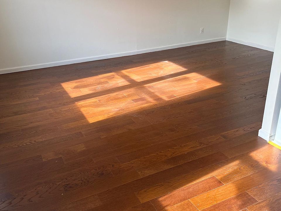 1st image of 14430 Roosevelt Ave #5B