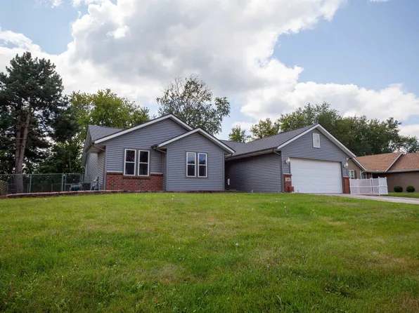 401 Hawkins Dr, Winnebago, IL 61088