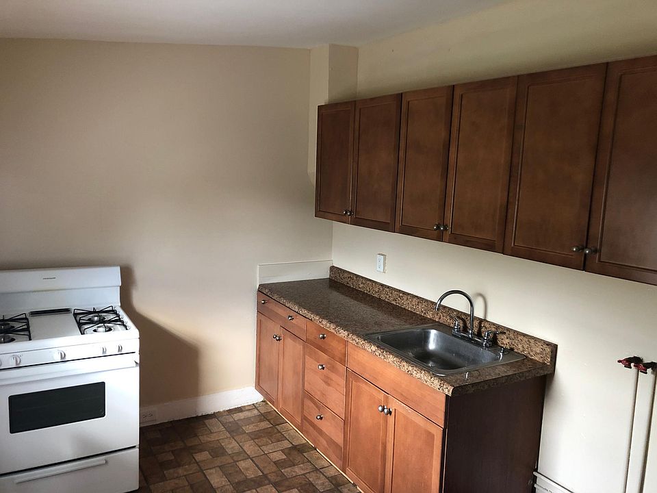 2nd image of 815 W 5th St
