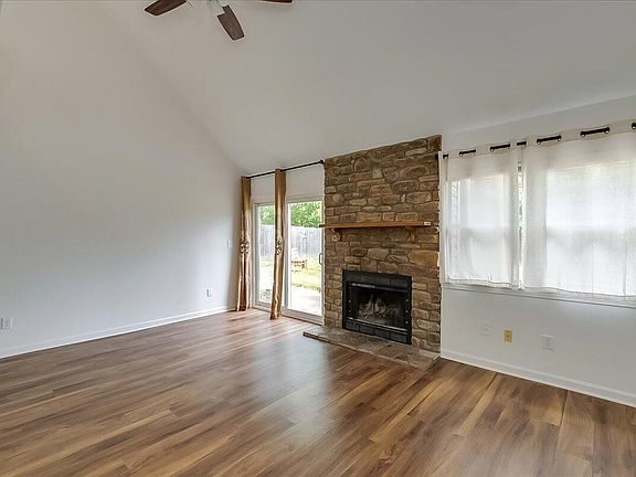2nd image of 466 Grayson Lake Dr