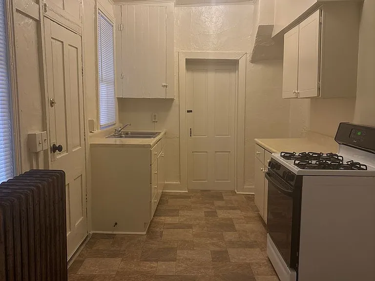131 E Maple St — Photo 7