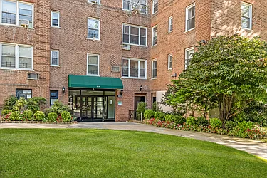 26-25 Union Street, #3E