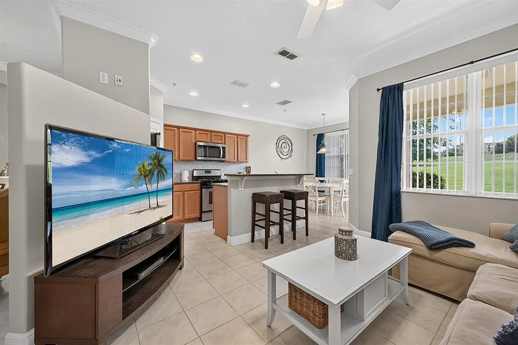 3 bed, 2.5 bath, 1686 sqft, $1,900 — Photo 2